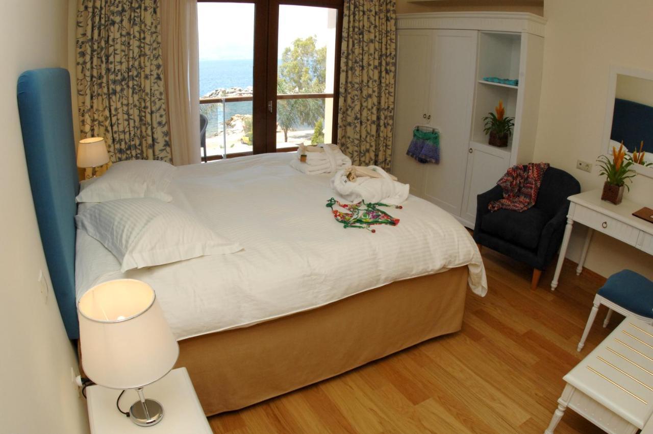 Valis Resort Hotel Волос Экстерьер фото A bedroom at the Hotel del Coronado