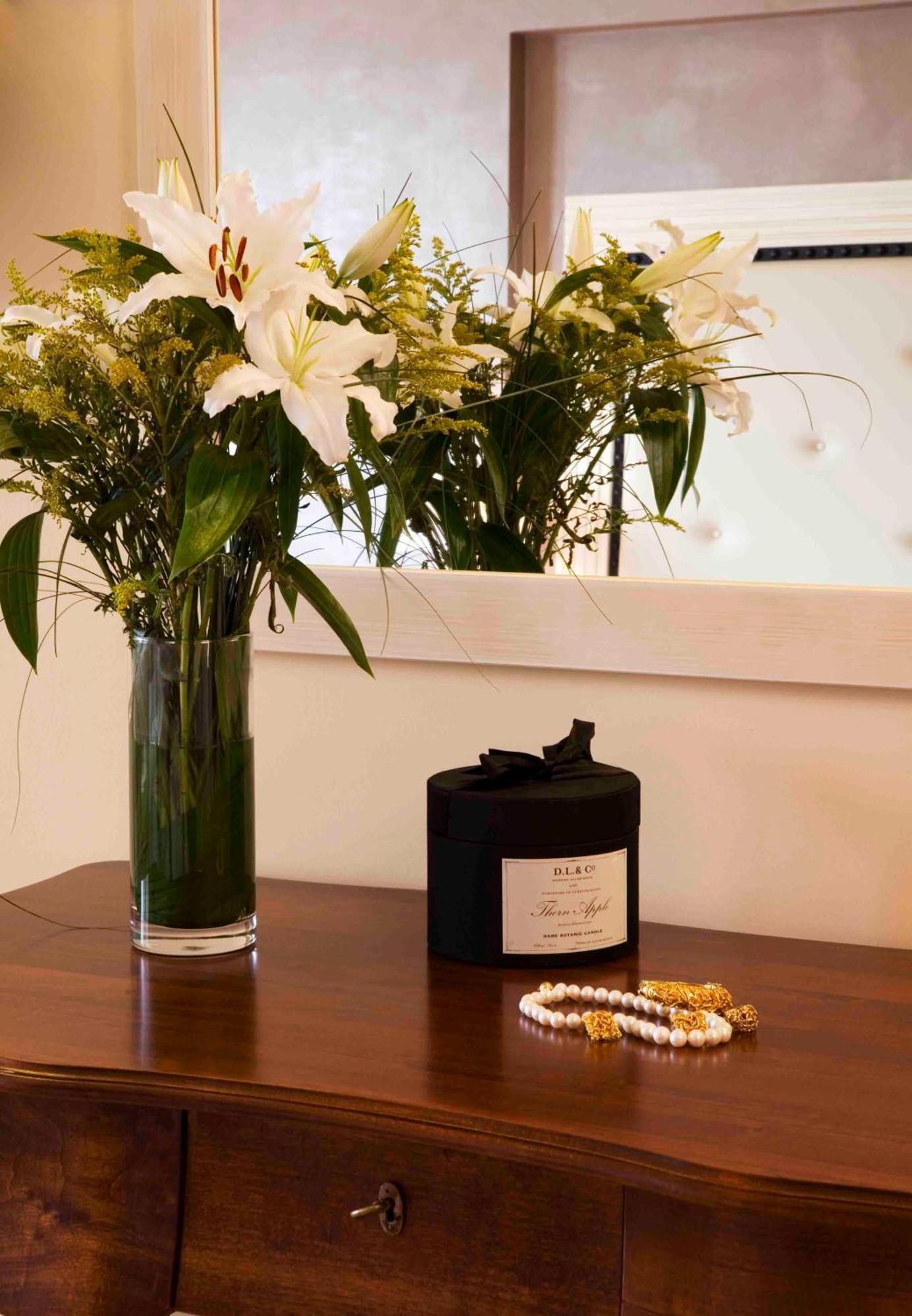 Valis Resort Hotel Волос Экстерьер фото A candle from the collection
