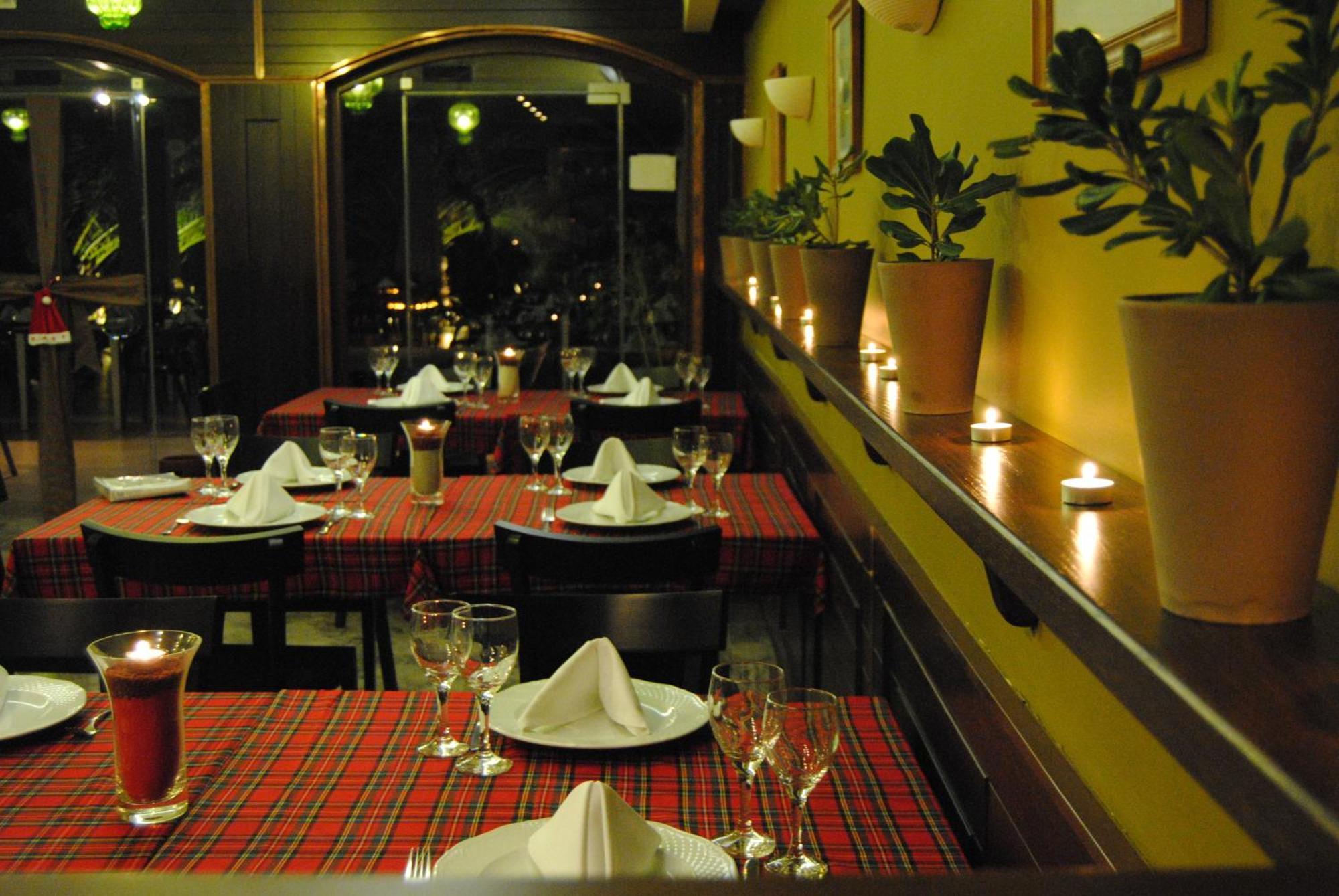 Valis Resort Hotel Волос Экстерьер фото Restaurant interior