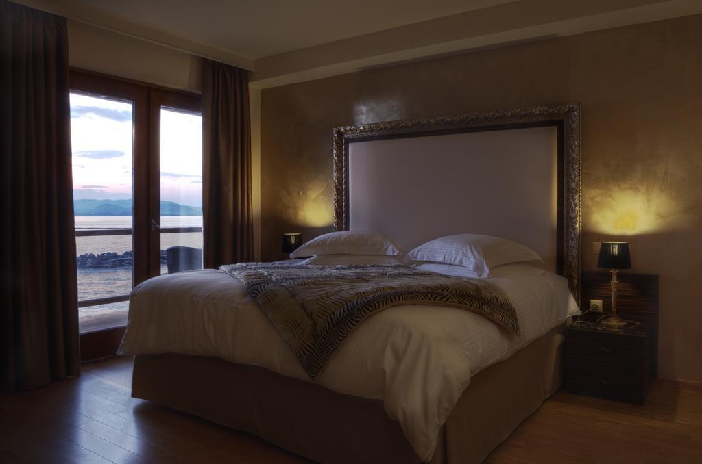 Valis Resort Hotel Волос Экстерьер фото A bedroom